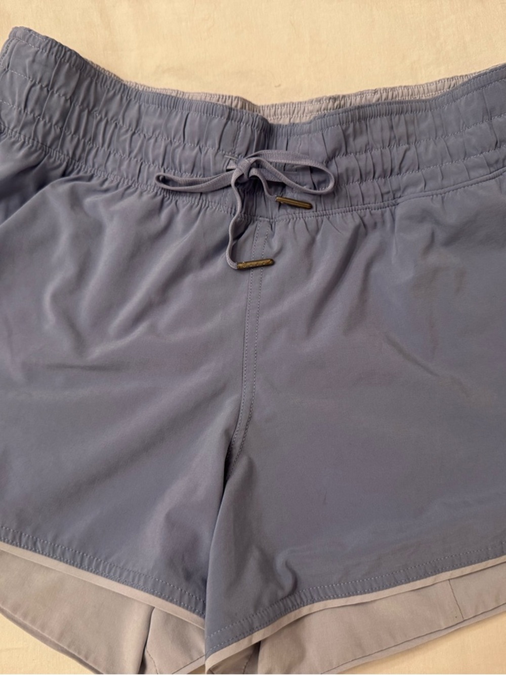 lululemon athletica Women's Reversible Athletic Shorts Size 6 lt & drk purple